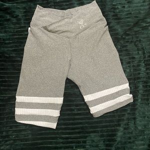 CLS SPORTSWEAR KNEE STRIPED LEGGINGS GRAY  WHITE